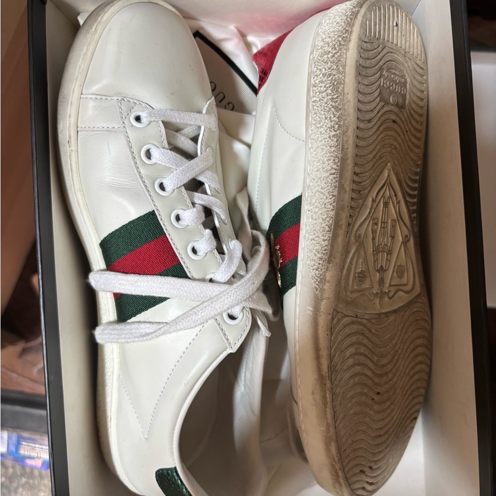 Gucci White Leather Sneakers with Signature Stripes